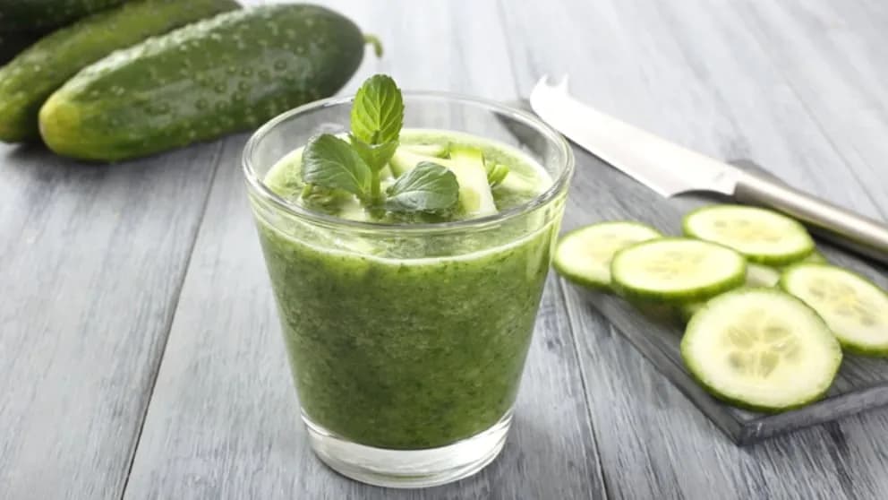 Delicioso batido de pepino y manzana para una vida saludable