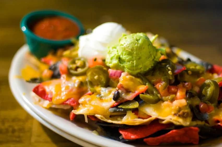 Deliciosos nachos con queso y guacamole: receta fácil y rápida