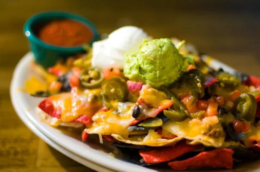 Deliciosos nachos con queso y guacamole: receta fácil y rápida