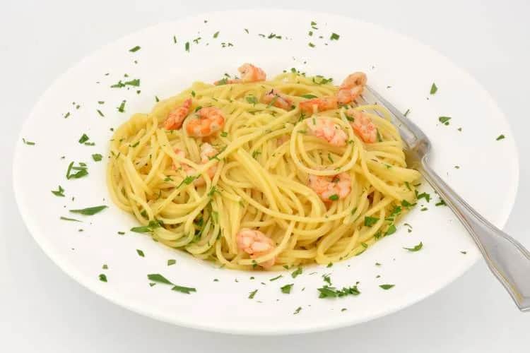 Cómo hacer espaguetis con gambas en 30 minutos y sin complicaciones