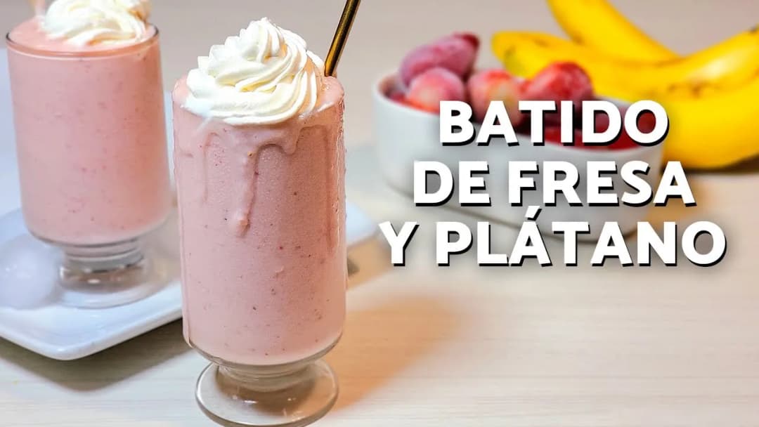 Delicioso batido de fresa y plátano y yogur para una vida saludable