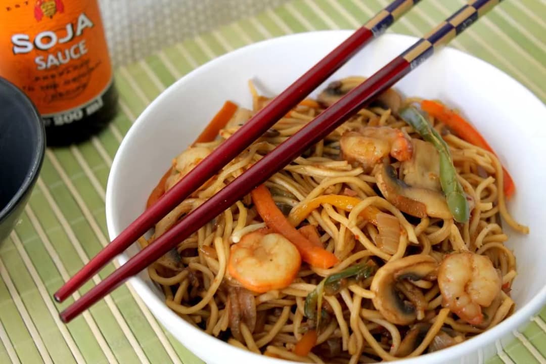 Recetas de fideos chinos con gambas: fáciles y rápidas para disfrutar