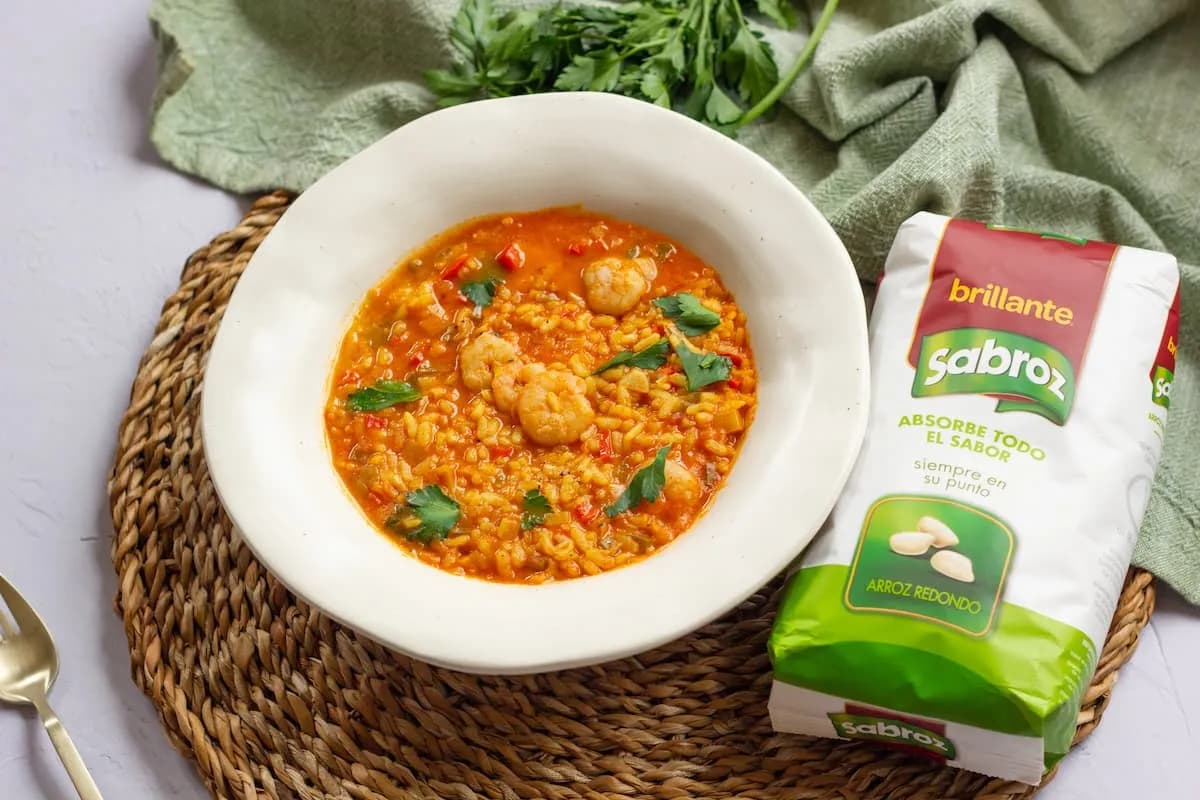 Receta fácil de arroz caldoso con gambas que sorprenderá a todos