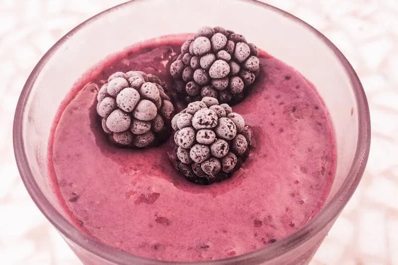 Batido de frutos rojos congelados: receta fácil y nutritiva para ti