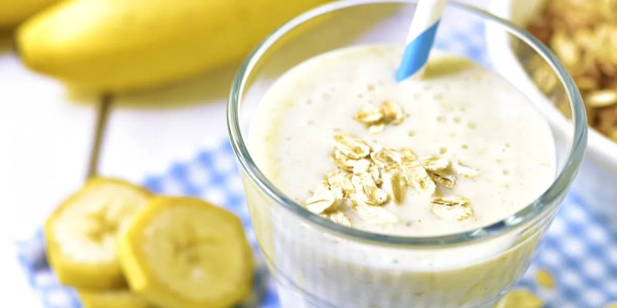 Batido de plátano y avena para aumentar masa muscular de forma efectiva